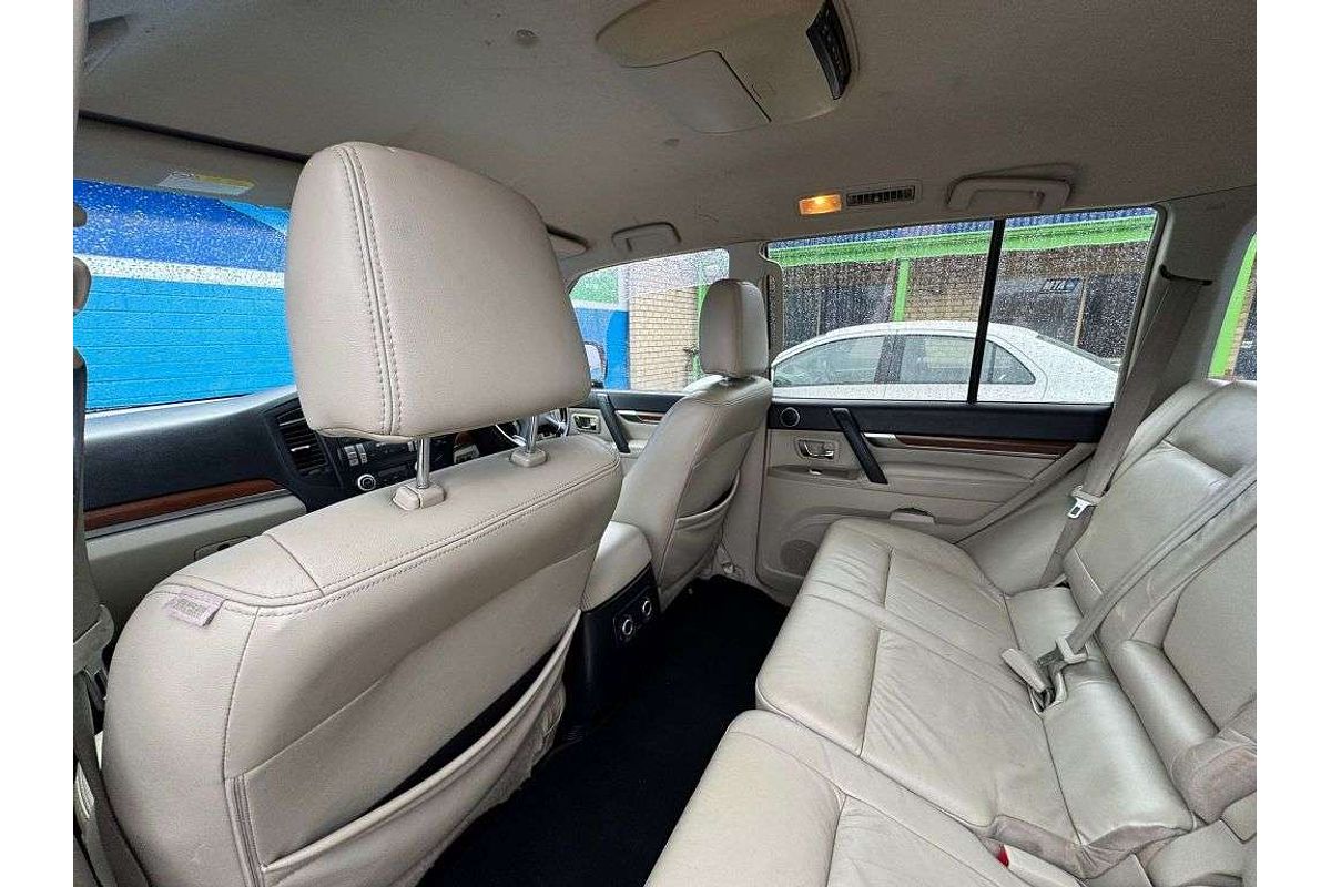 2007 Mitsubishi Pajero Exceed NS