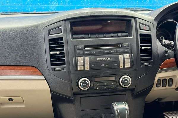 2007 Mitsubishi Pajero Exceed NS