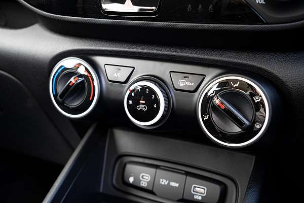 2025 Hyundai Venue Active QX.V5