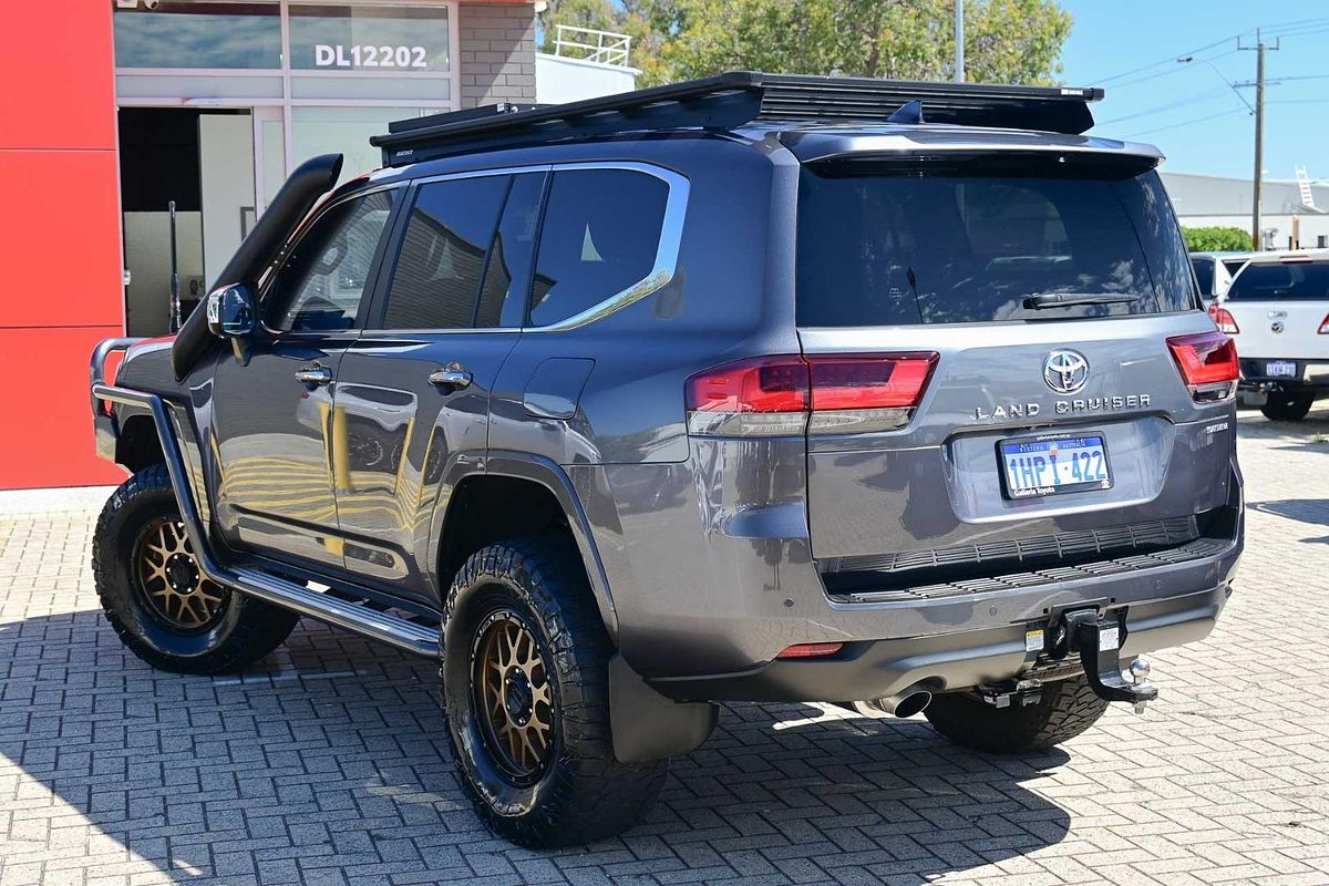 2022 Toyota Landcruiser Sahara FJA300R