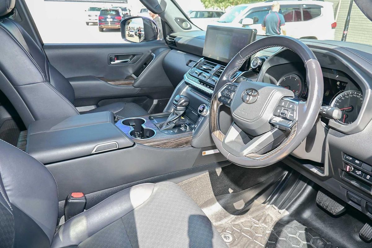 2022 Toyota Landcruiser Sahara FJA300R