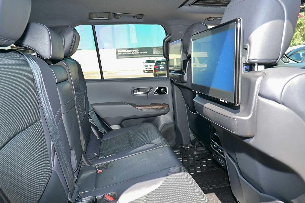 2022 Toyota Landcruiser Sahara FJA300R