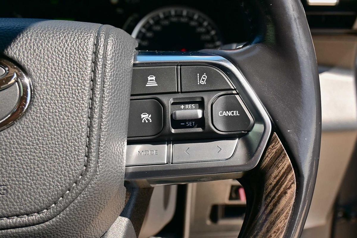 2022 Toyota Landcruiser Sahara FJA300R