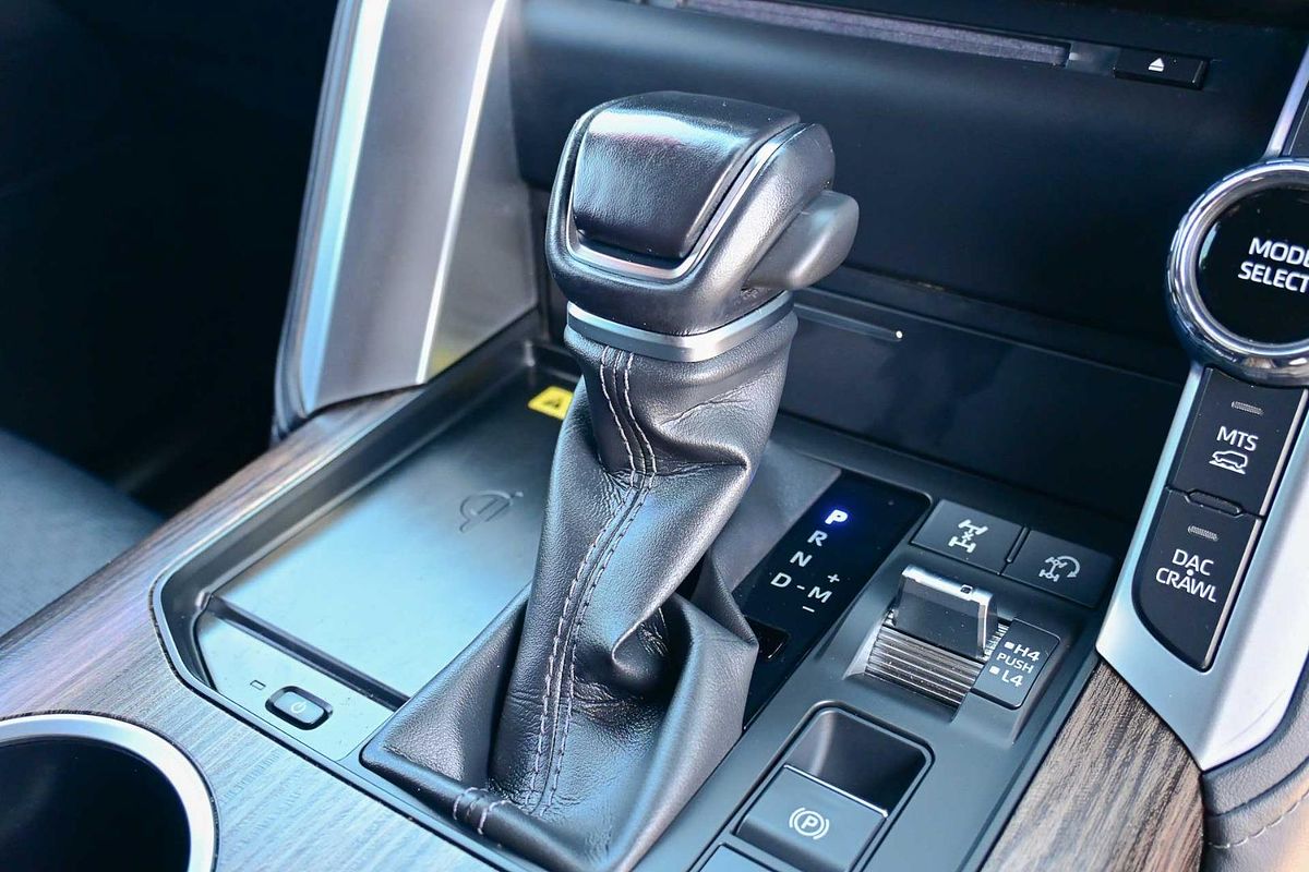 2022 Toyota Landcruiser Sahara FJA300R