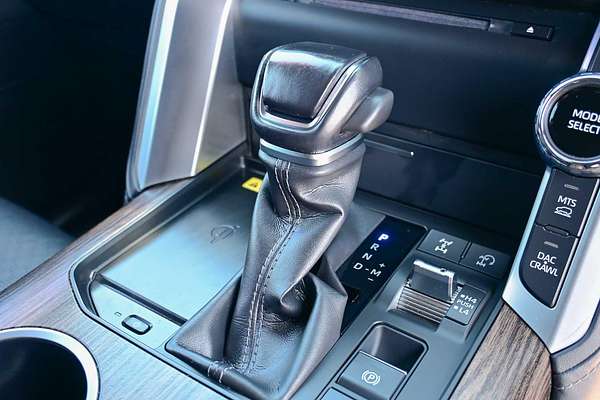 2022 Toyota Landcruiser Sahara FJA300R