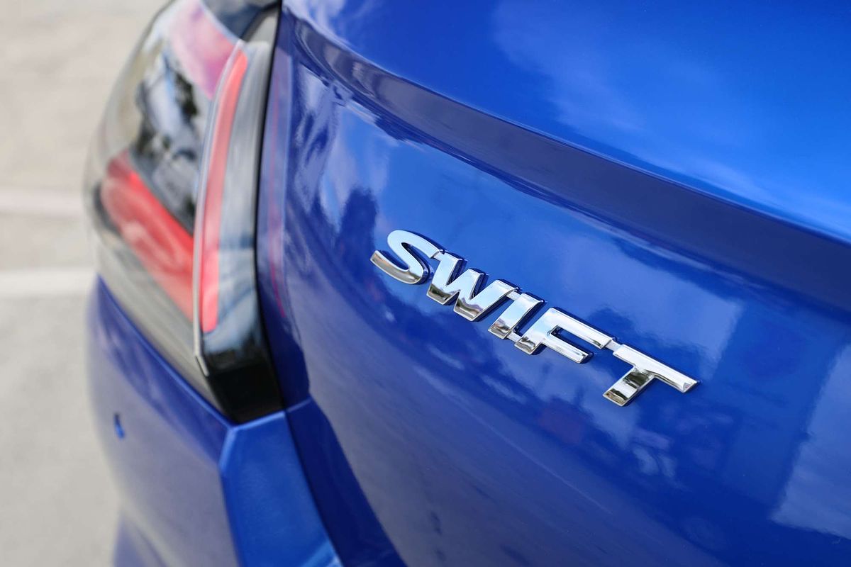 2025 Suzuki Swift Hybrid UZ