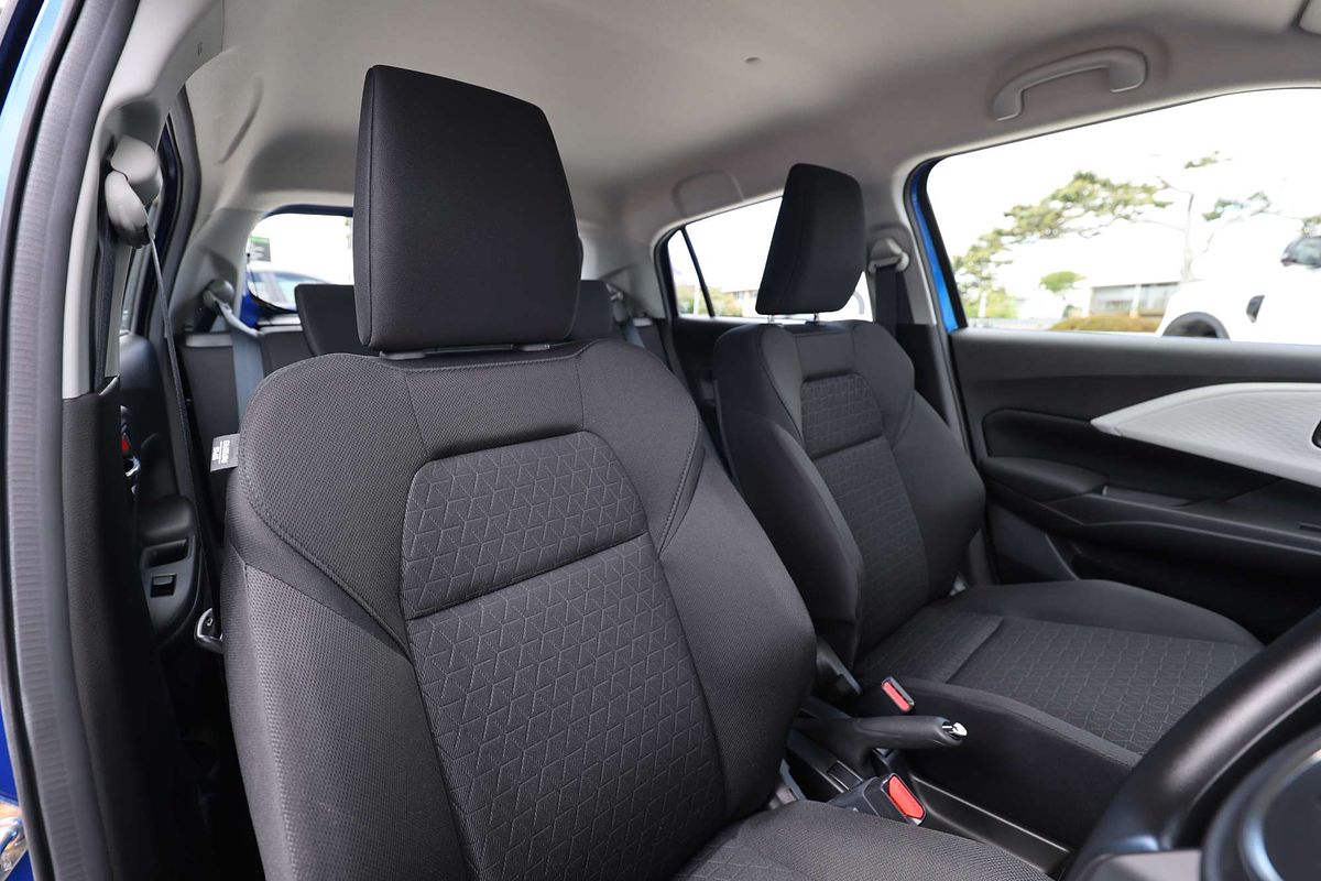 2025 Suzuki Swift Hybrid UZ