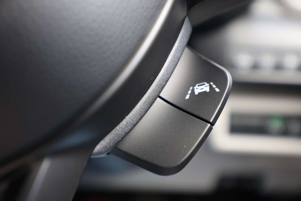 2025 Suzuki Swift Hybrid UZ