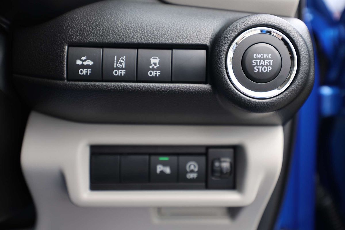 2025 Suzuki Swift Hybrid UZ