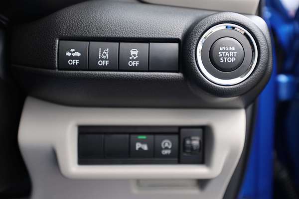 2025 Suzuki Swift Hybrid UZ