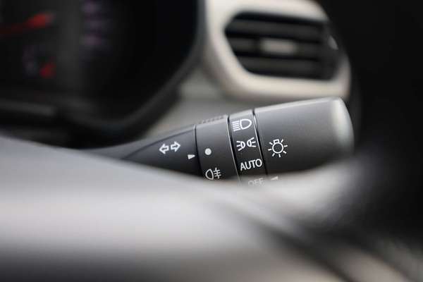 2025 Suzuki Swift Hybrid UZ