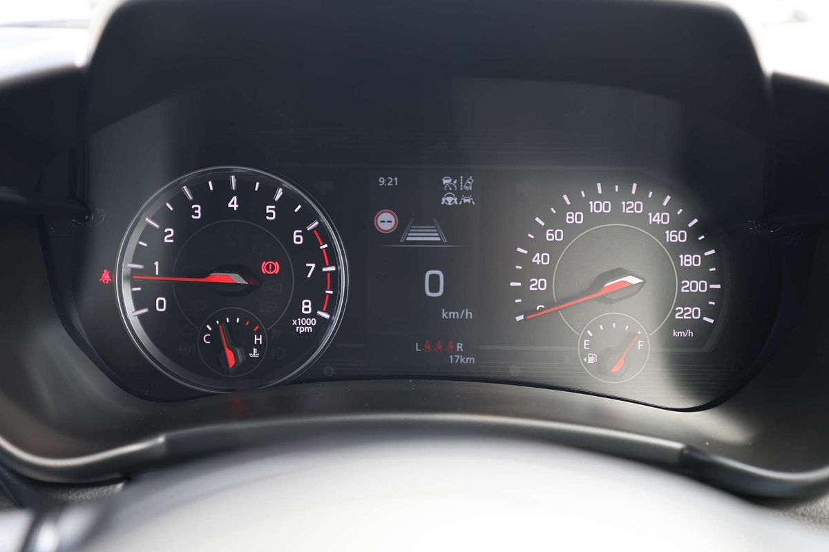 2025 Suzuki Swift Hybrid UZ