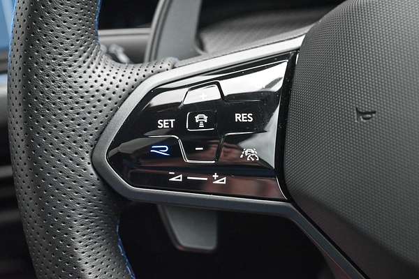 2024 Volkswagen Golf R 8