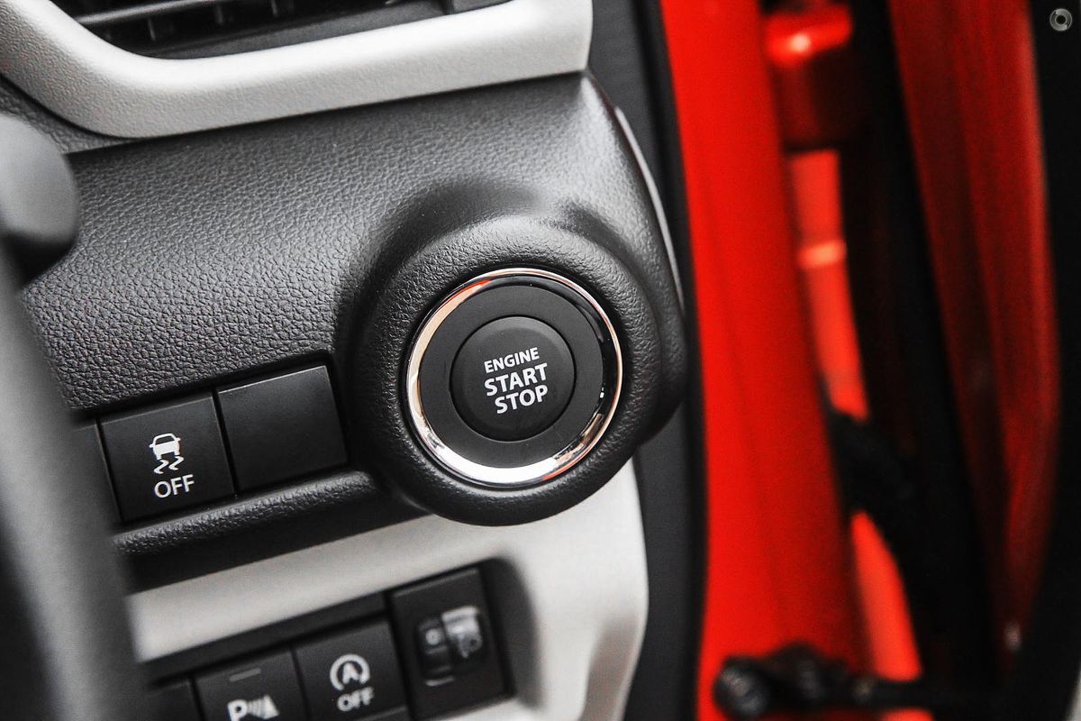 2025 Suzuki Swift Hybrid UZ