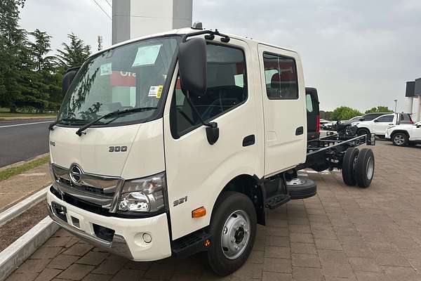 2025 Hino 300 Series 921 4400 WIDE XJC740R MY20 REAR WHEEL DRIVE