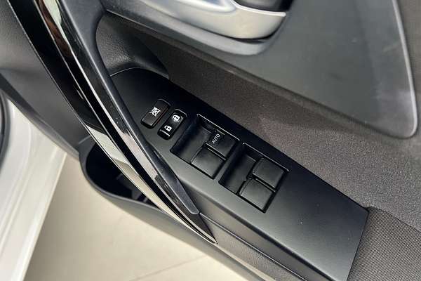 2017 Toyota Corolla Ascent Sport ZRE182R thumb-9