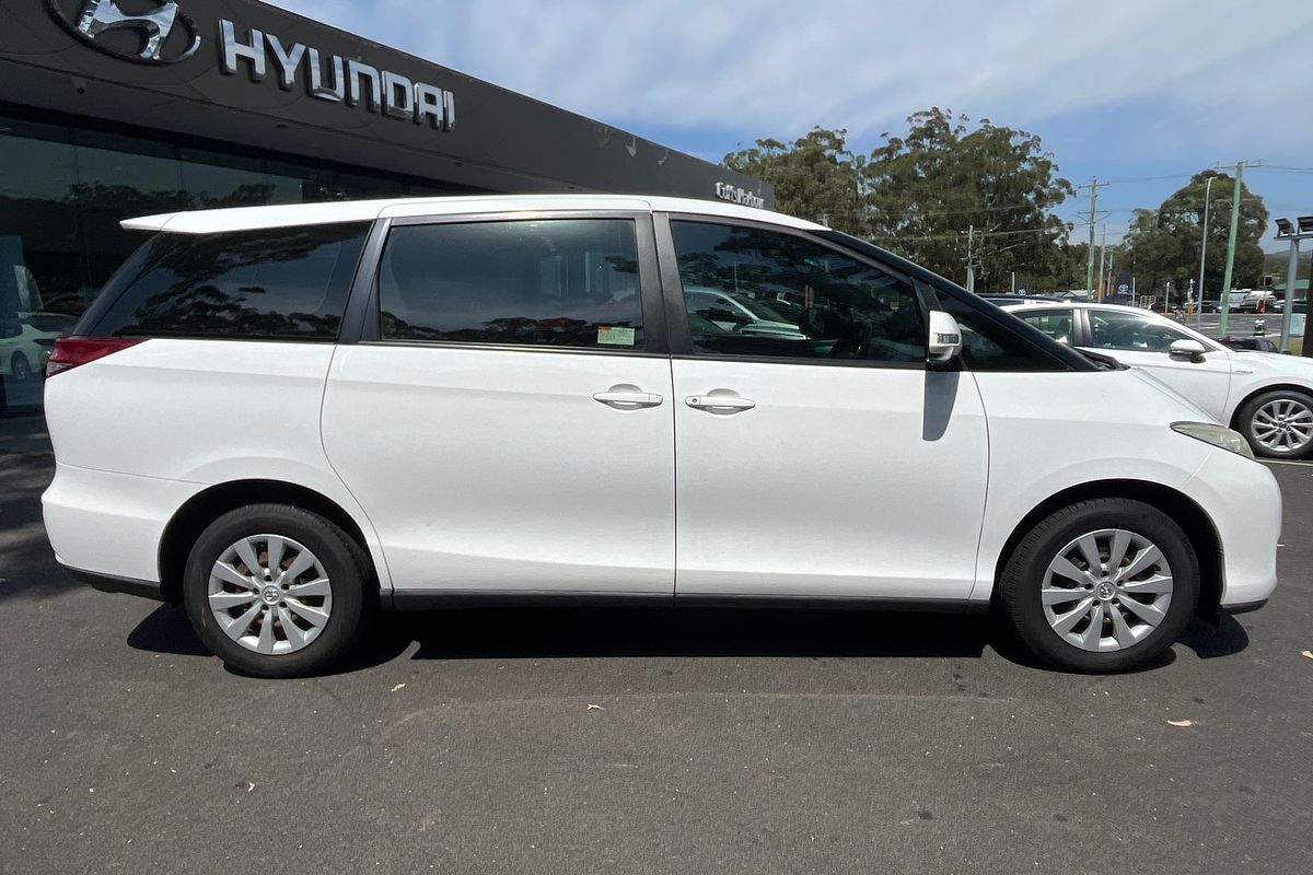 2017 Toyota Tarago GLi ACR50R