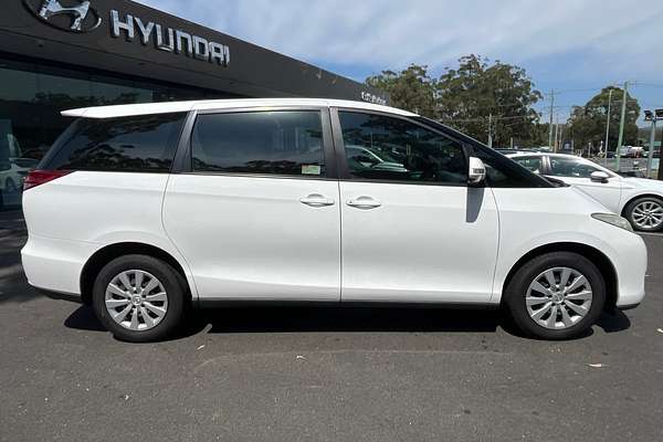 2017 Toyota Tarago GLi ACR50R