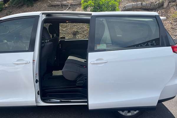 2017 Toyota Tarago GLi ACR50R