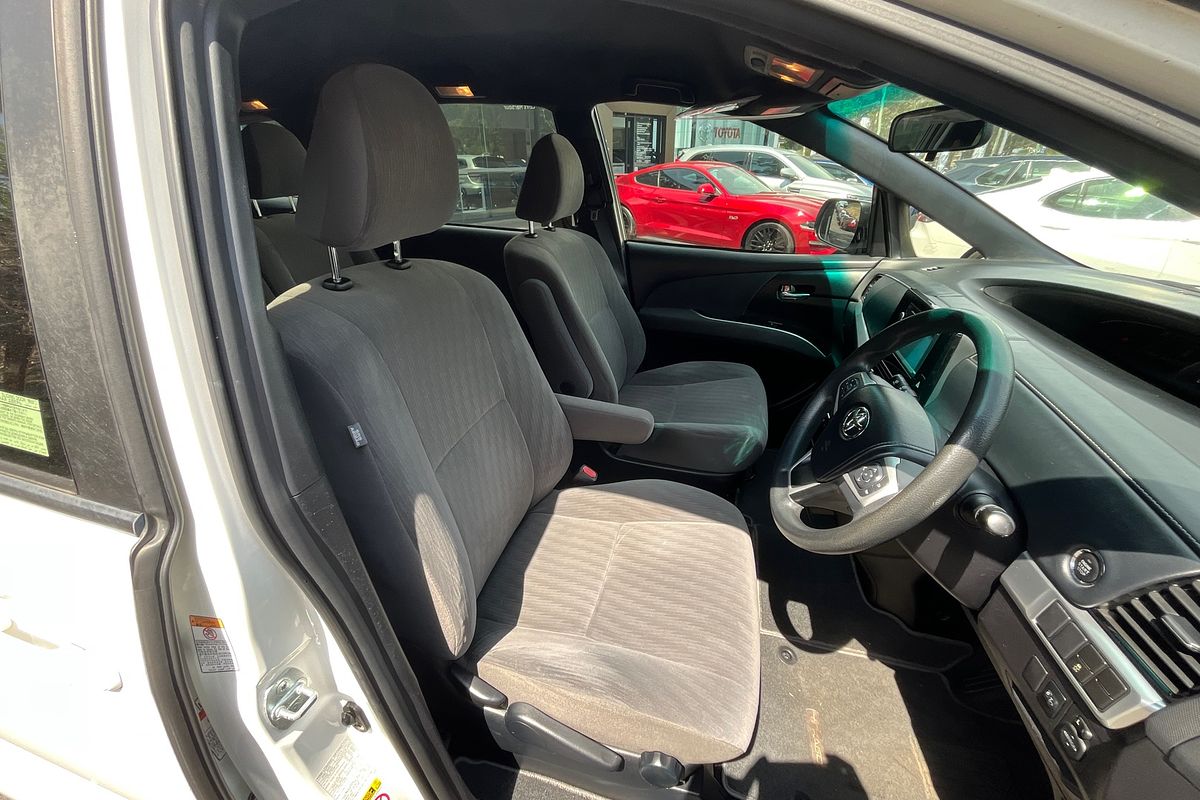 2017 Toyota Tarago GLi ACR50R
