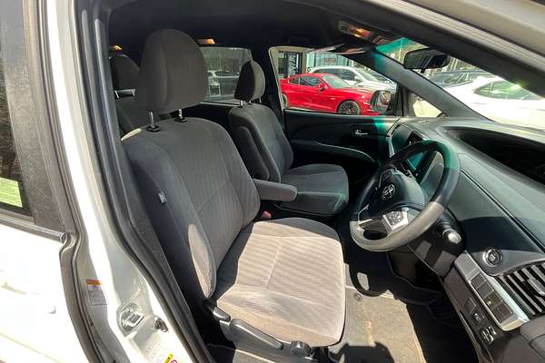 2017 Toyota Tarago GLi ACR50R
