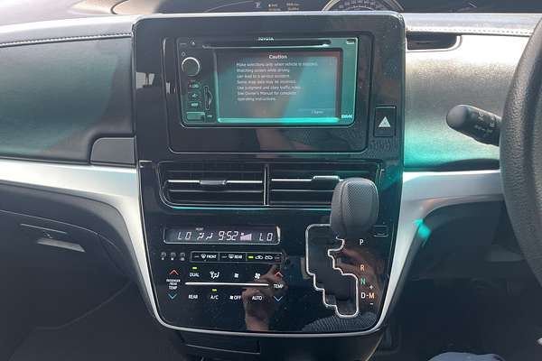 2017 Toyota Tarago GLi ACR50R