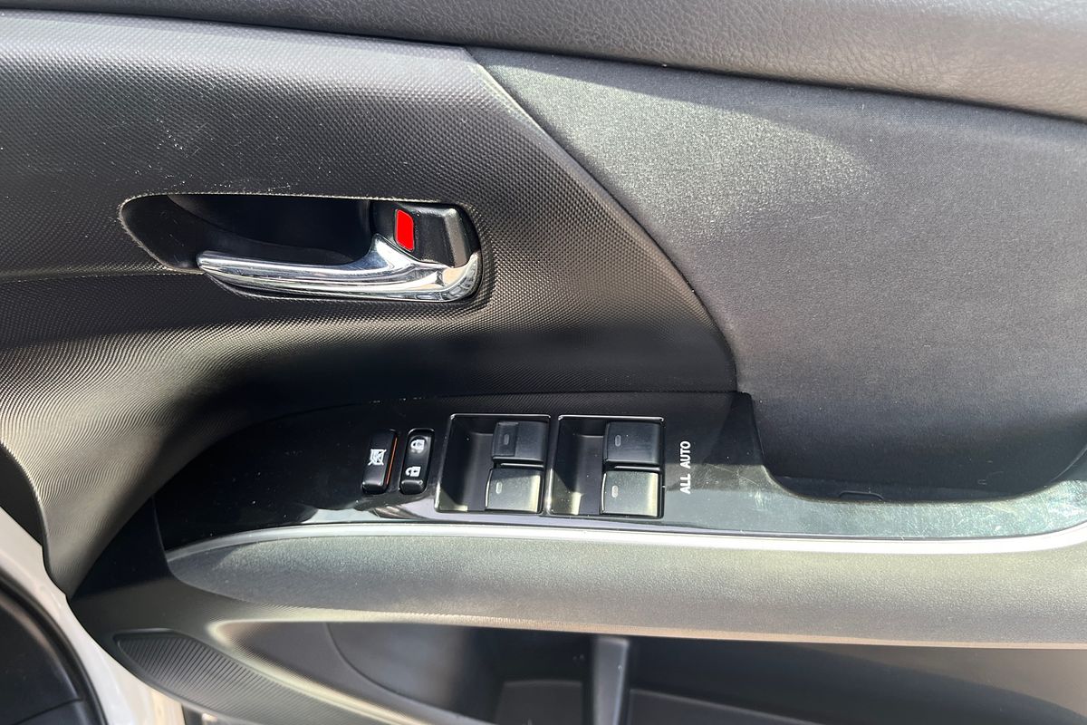 2017 Toyota Tarago GLi ACR50R