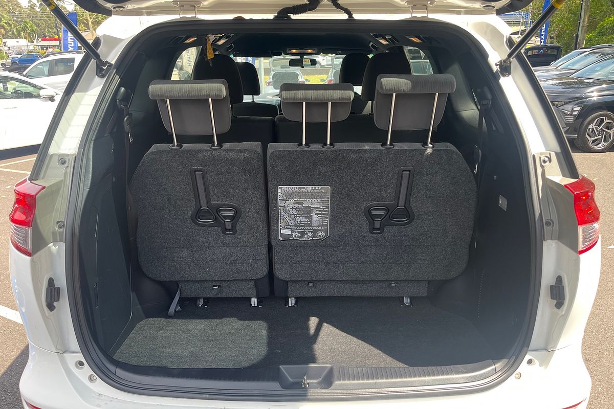 2017 Toyota Tarago GLi ACR50R