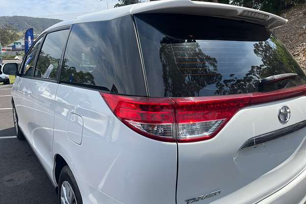 2017 Toyota Tarago GLi ACR50R