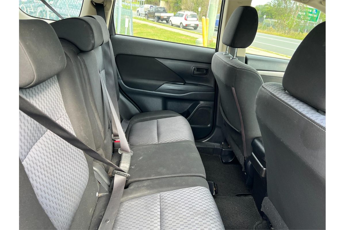 2015 Mitsubishi Outlander ES ZJ