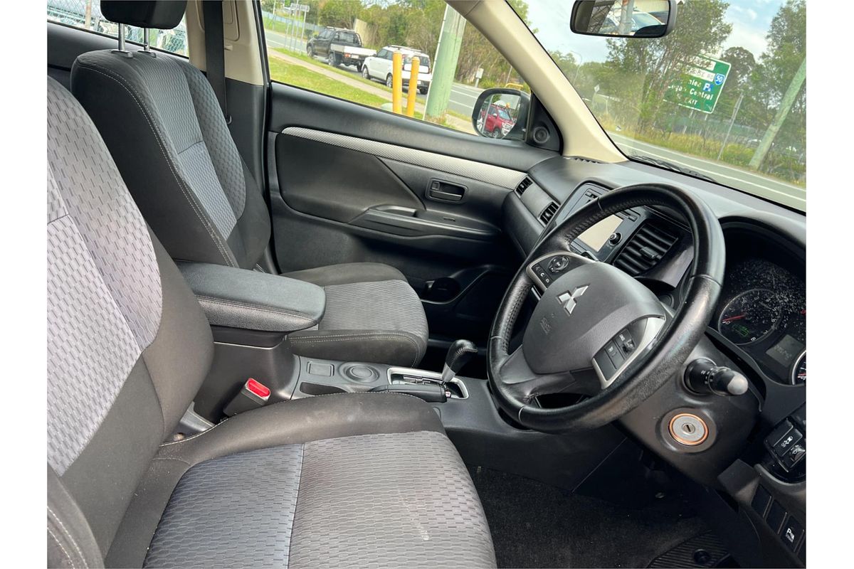 2015 Mitsubishi Outlander ES ZJ
