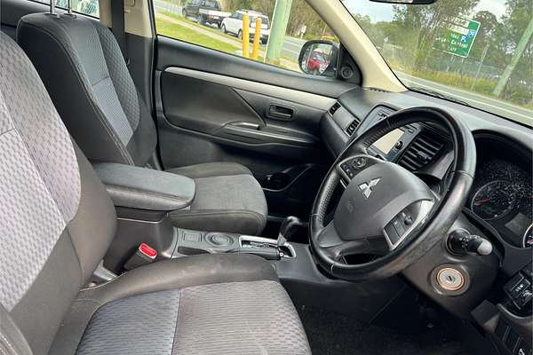 2015 Mitsubishi Outlander ES ZJ