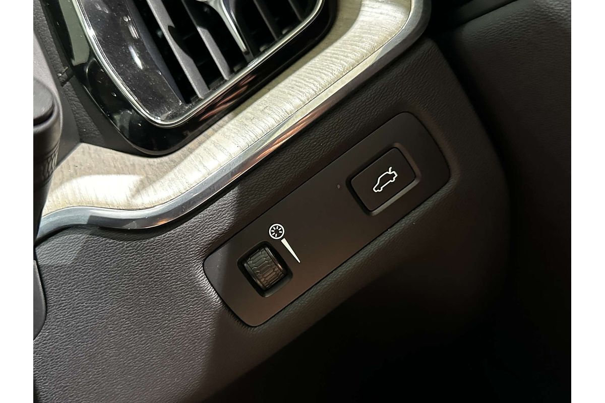 2021 Volvo XC60 B5 Inscription