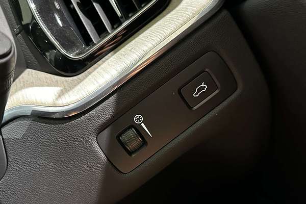 2021 Volvo XC60 B5 Inscription