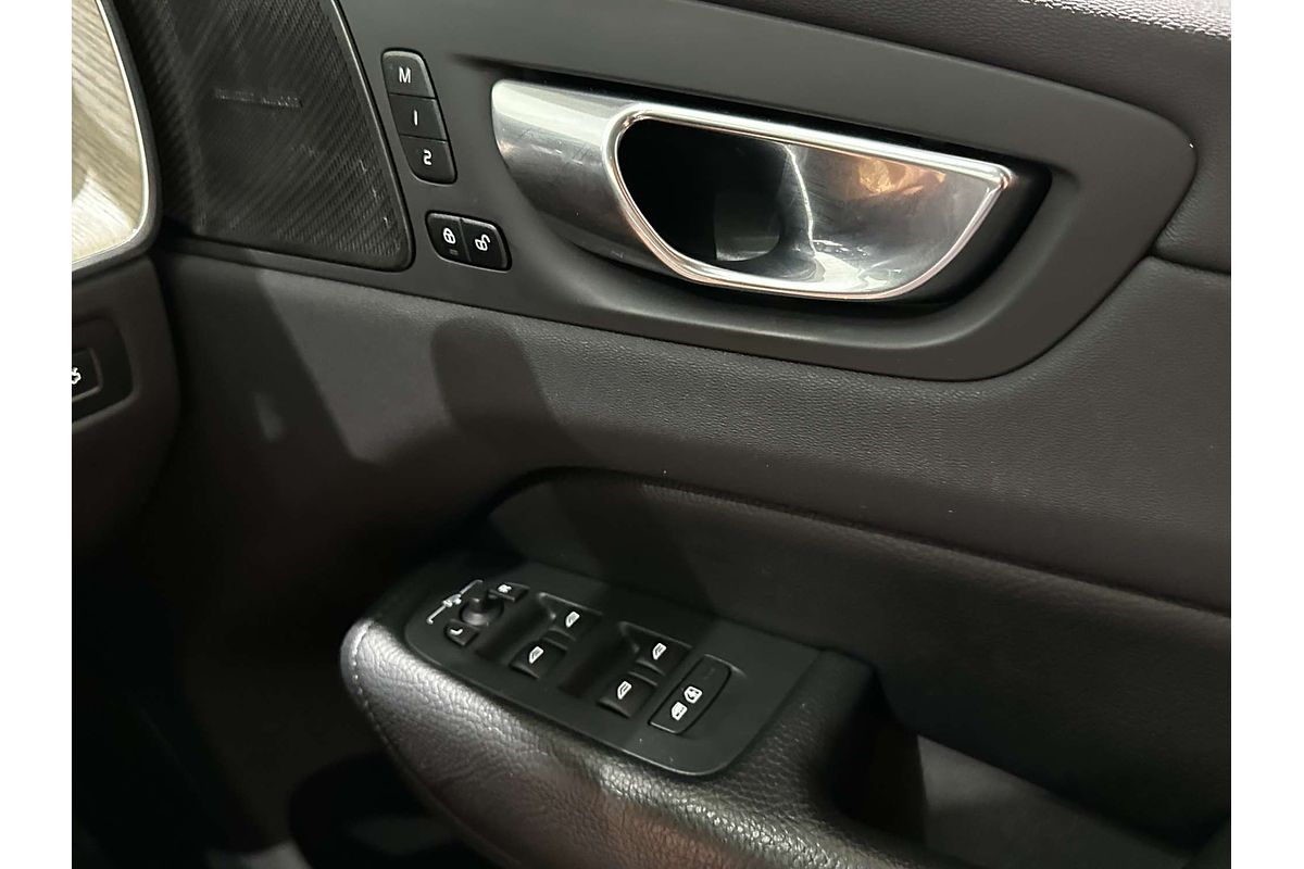2021 Volvo XC60 B5 Inscription