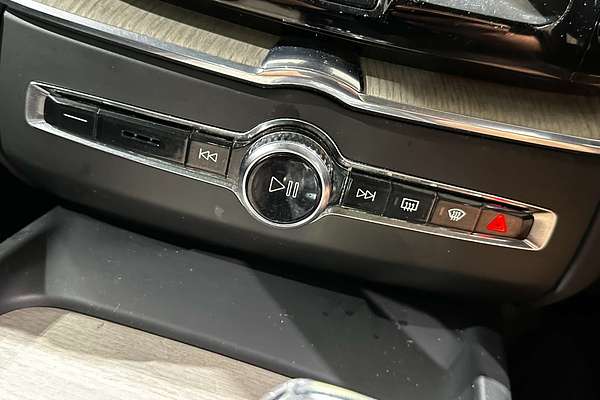 2021 Volvo XC60 B5 Inscription