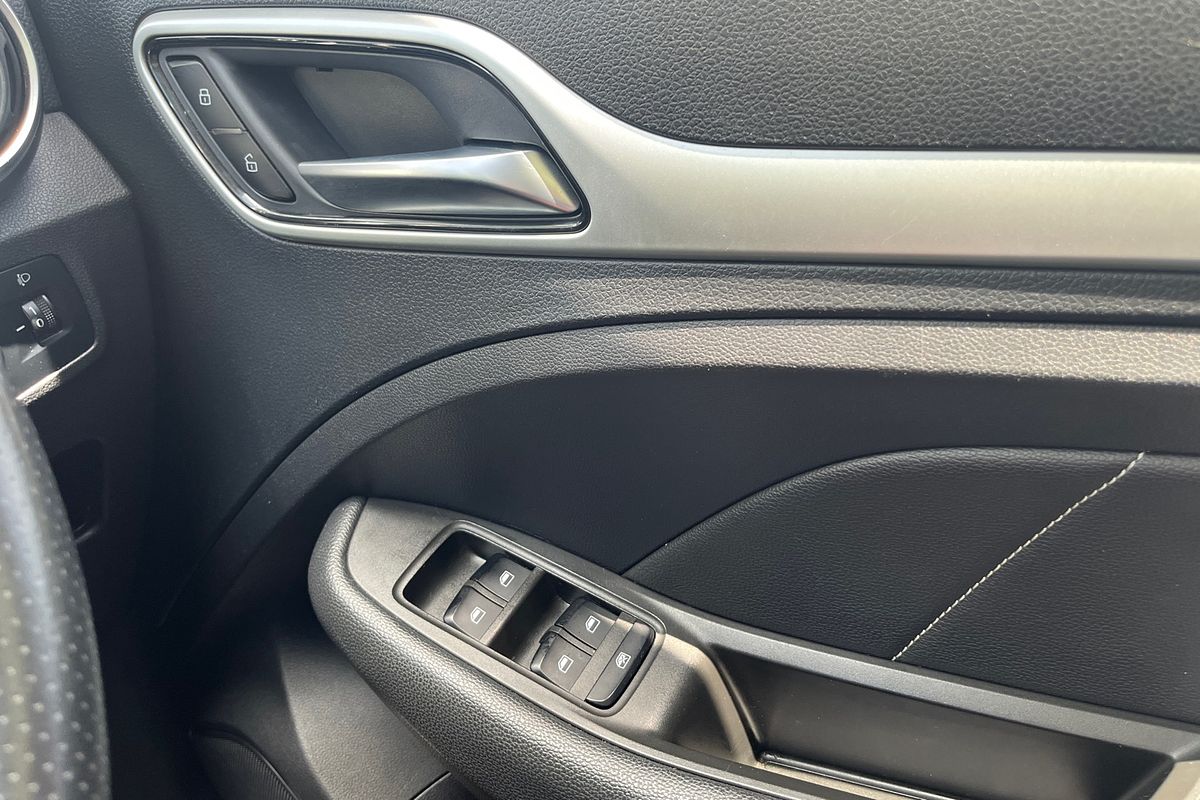 2017 MG ZS Essence AZS1