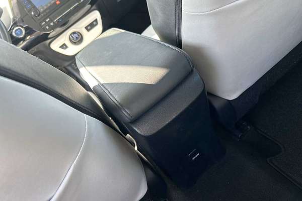 2016 Toyota Prius Four