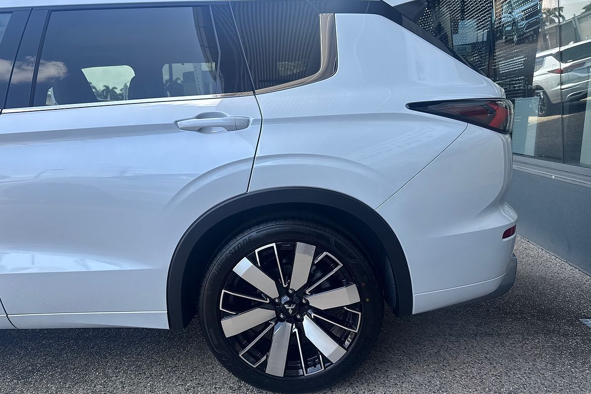 2025 Mitsubishi Outlander Exceed ZM