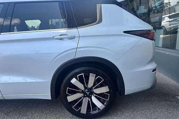 2025 Mitsubishi Outlander Exceed ZM