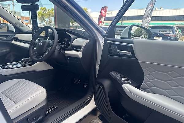 2025 Mitsubishi Outlander Exceed ZM