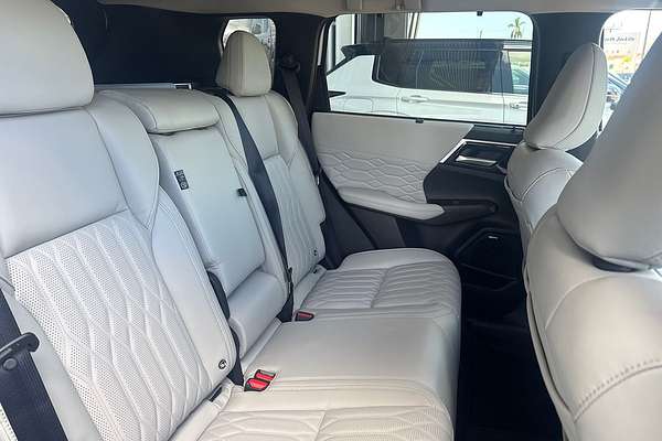 2025 Mitsubishi Outlander Exceed ZM