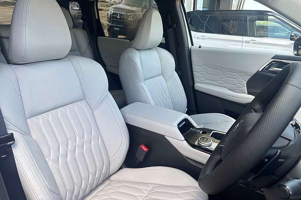 2025 Mitsubishi Outlander Exceed ZM