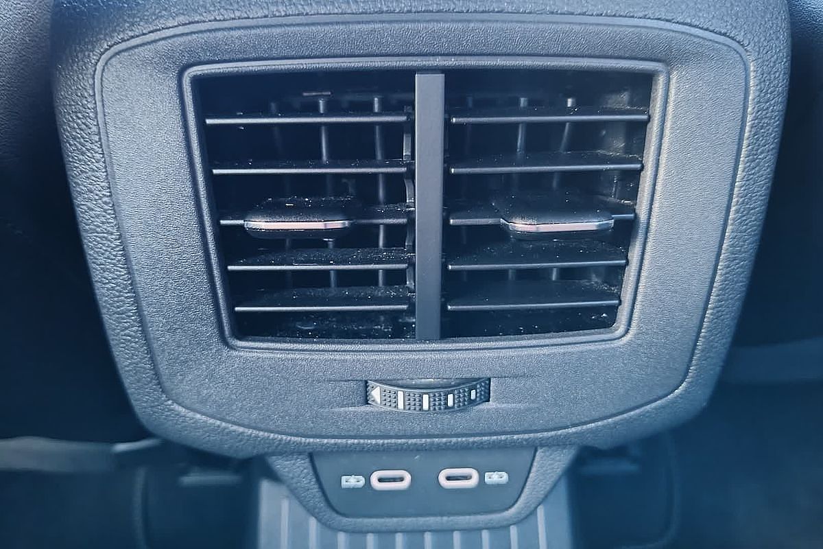 2022 Volkswagen T-Roc 140TSI R-Line D11