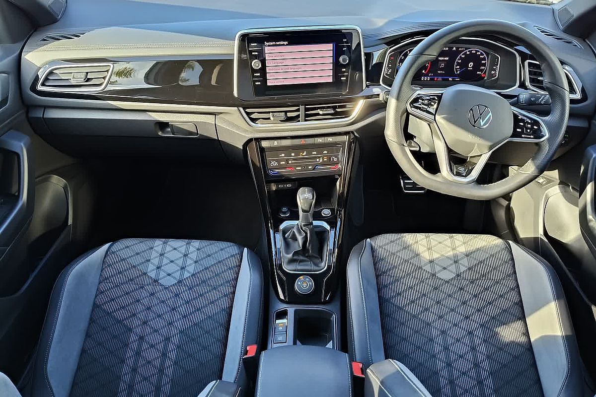 2022 Volkswagen T-Roc 140TSI R-Line D11