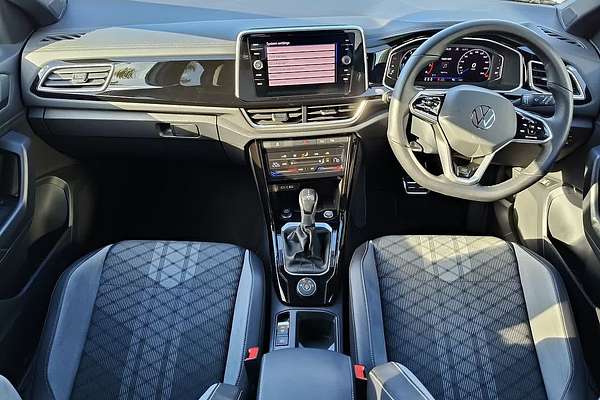 2022 Volkswagen T-Roc 140TSI R-Line D11