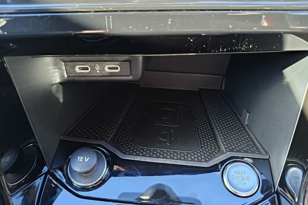 2022 Volkswagen T-Roc 140TSI R-Line D11