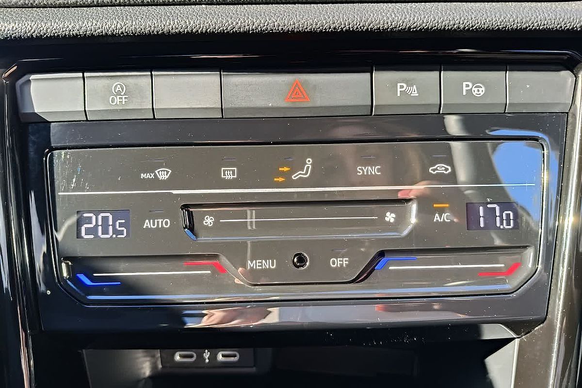 2022 Volkswagen T-Roc 140TSI R-Line D11