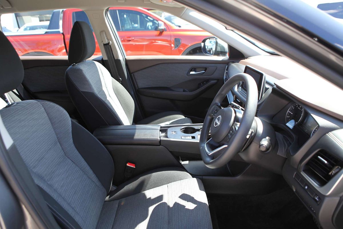 2024 Nissan X-TRAIL ST T33