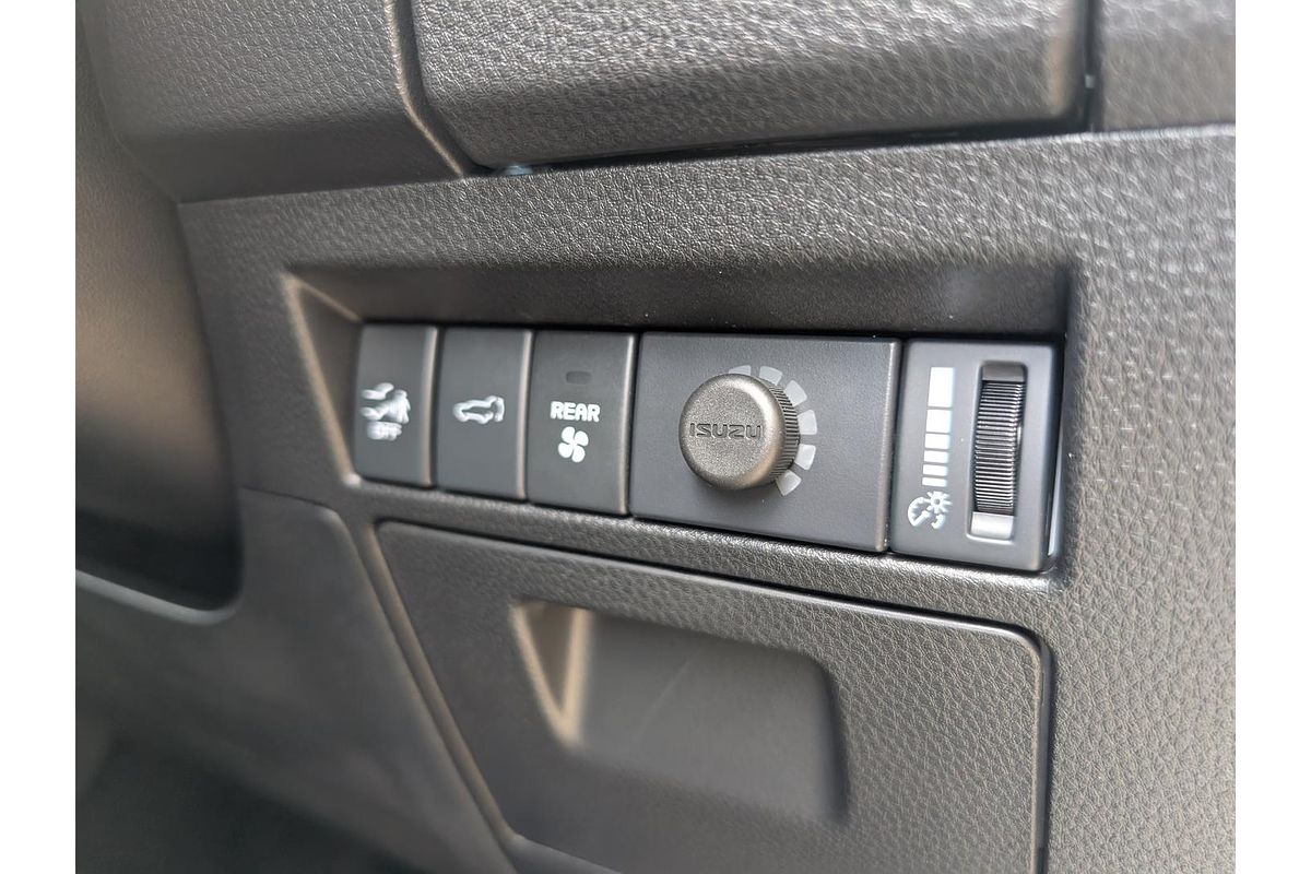 2025 Isuzu MU-X LS-T